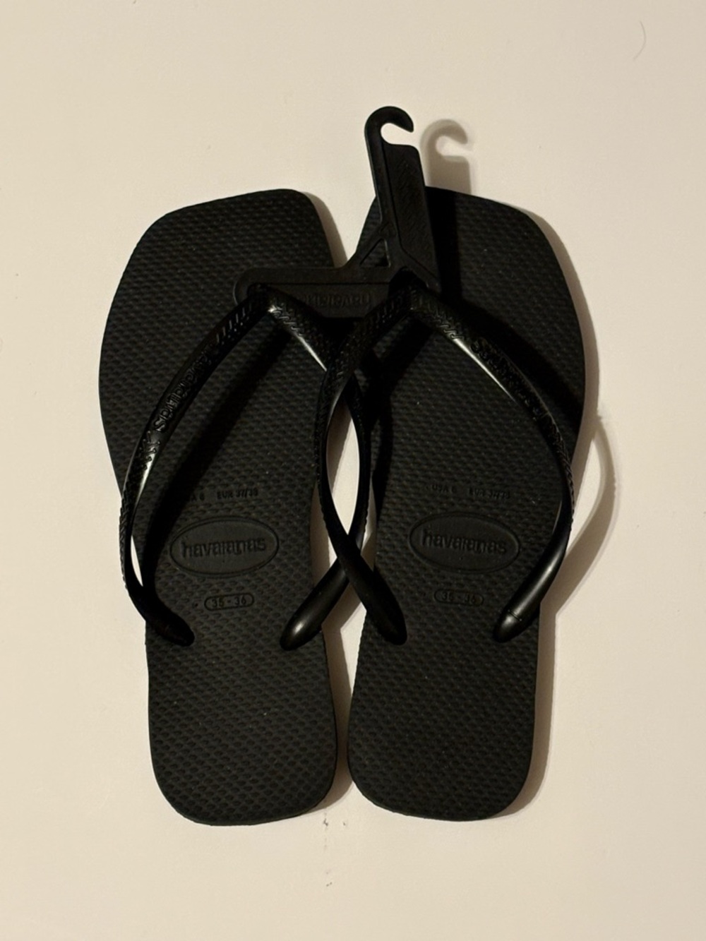 Havaianas Women's Black Square Toe Slim Flip Flop Sandals US Size 6